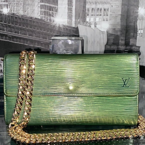 Authentic Rare Louis Vuitton Epi Leather Sarah Wallet - Picture 3 of 16